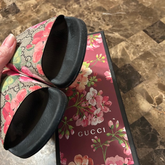 Gucci GG Slide Sandals-Authentic - Picture 4 of 7